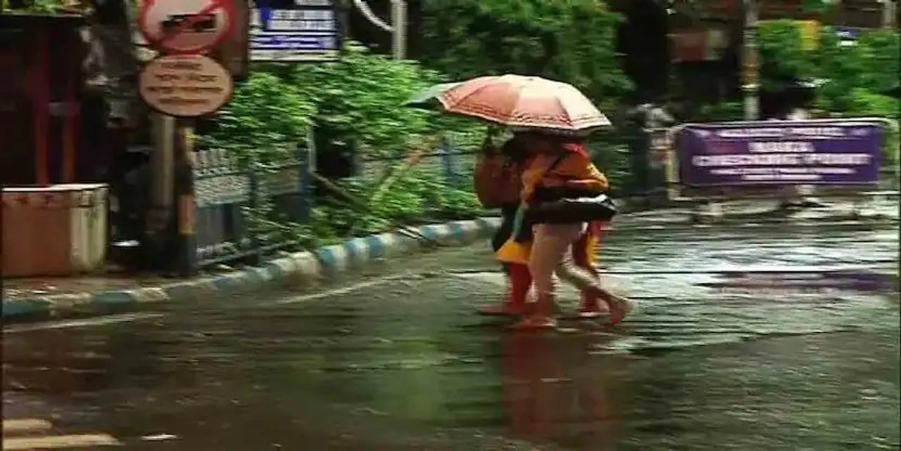 উপনির্বাচনের দিন দুর্যোগের কথা মাথায় রেখে বুথ প্রতি ব্যাবস্থা করা হল রেনকোটের