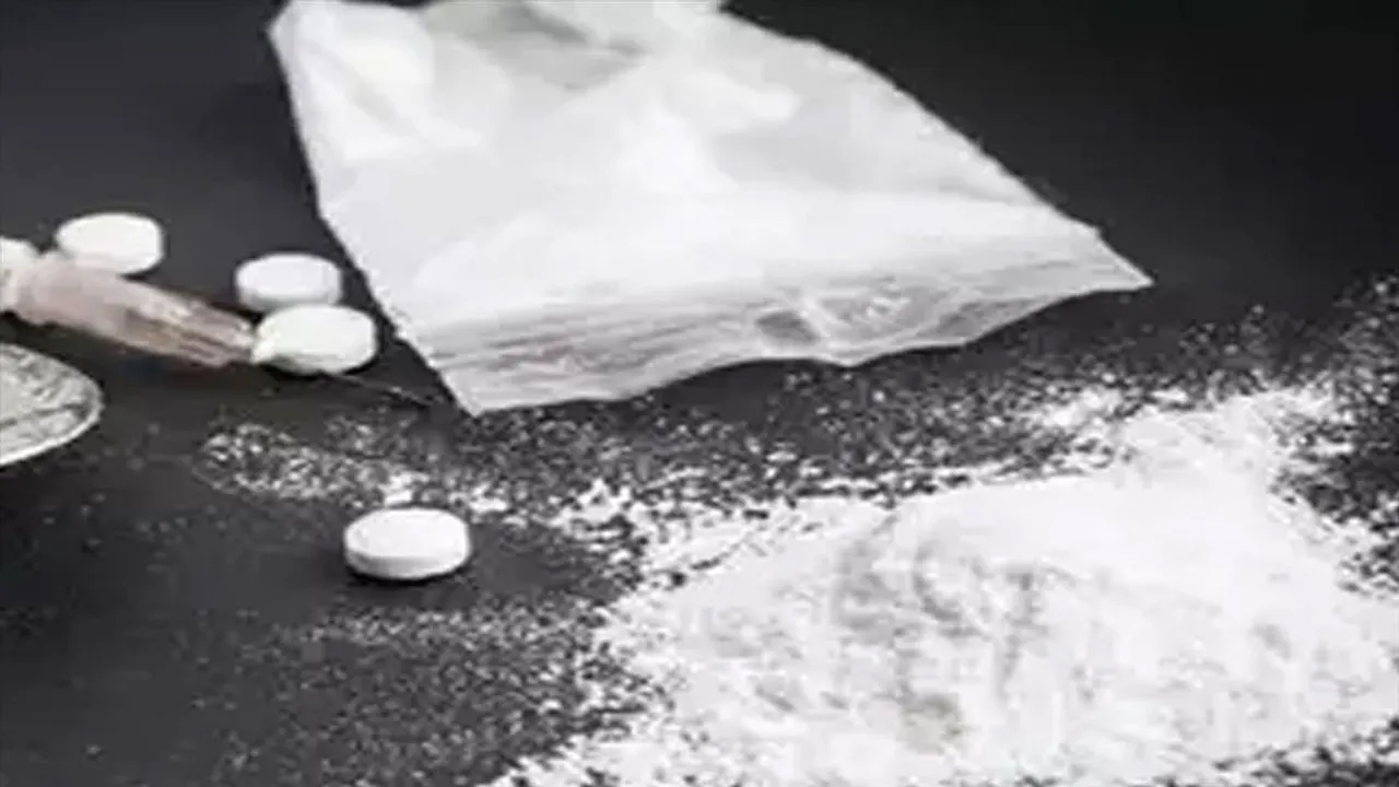 ১ কেজি ব্রাউন সুগার সমেত গ্রেফতার ৪