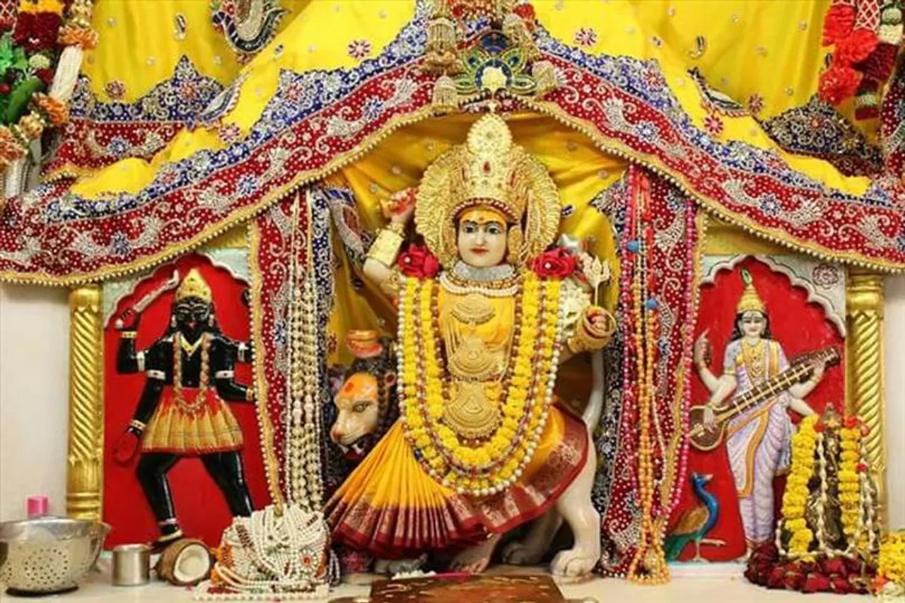 নবরাত্রির চতুর্থ দিন : ভিডিওয় দেখুন ঝান্ডেওয়ালান মন্দিরে আরতির দৃশ্য