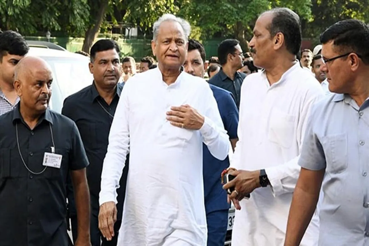 এখনই পদত্যাগ করছেন না গেহলট