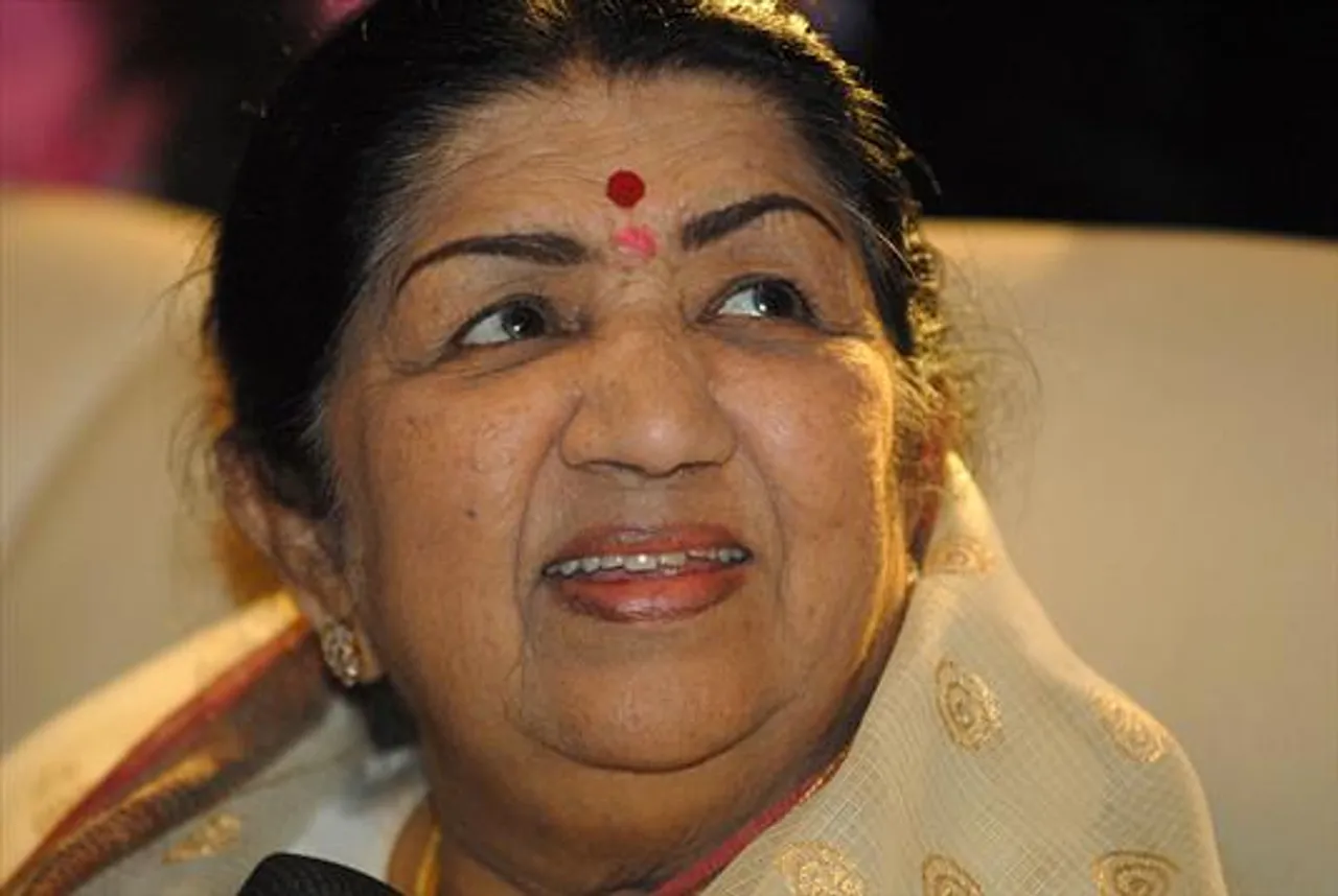 নিজের পুনর্জন্ম চাইতেন না লতা মঙ্গেশকর