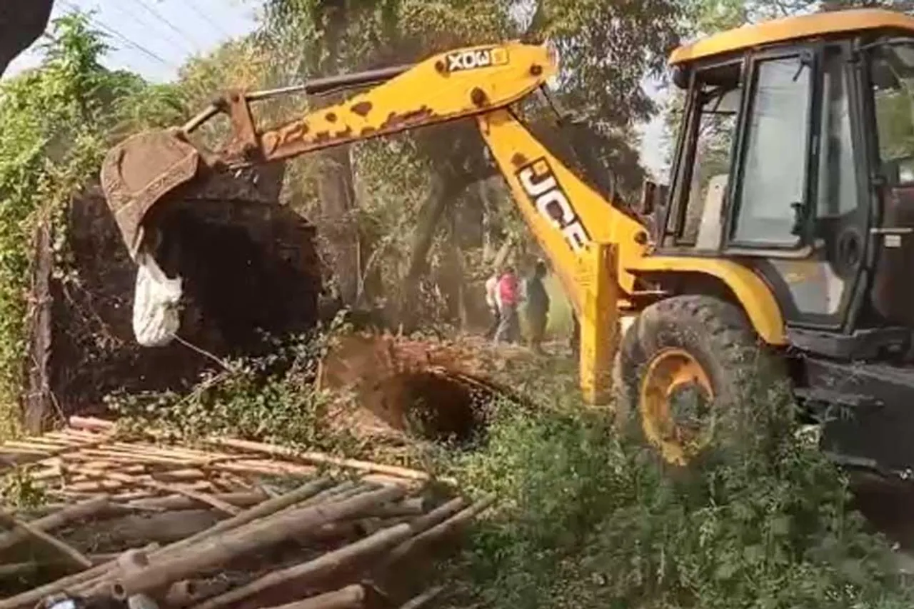 অবৈধ দোকানপাট উচ্ছেদ অভিযানে এডিডিএ