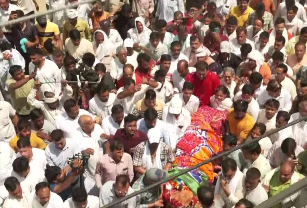 বিজেপি নেত্রী সোনালী ফোগাটের শেষকৃত্যে জনারণ্য