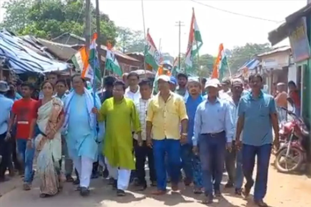 কেন্দ্রের বিরুদ্ধে পথে তৃণমূল