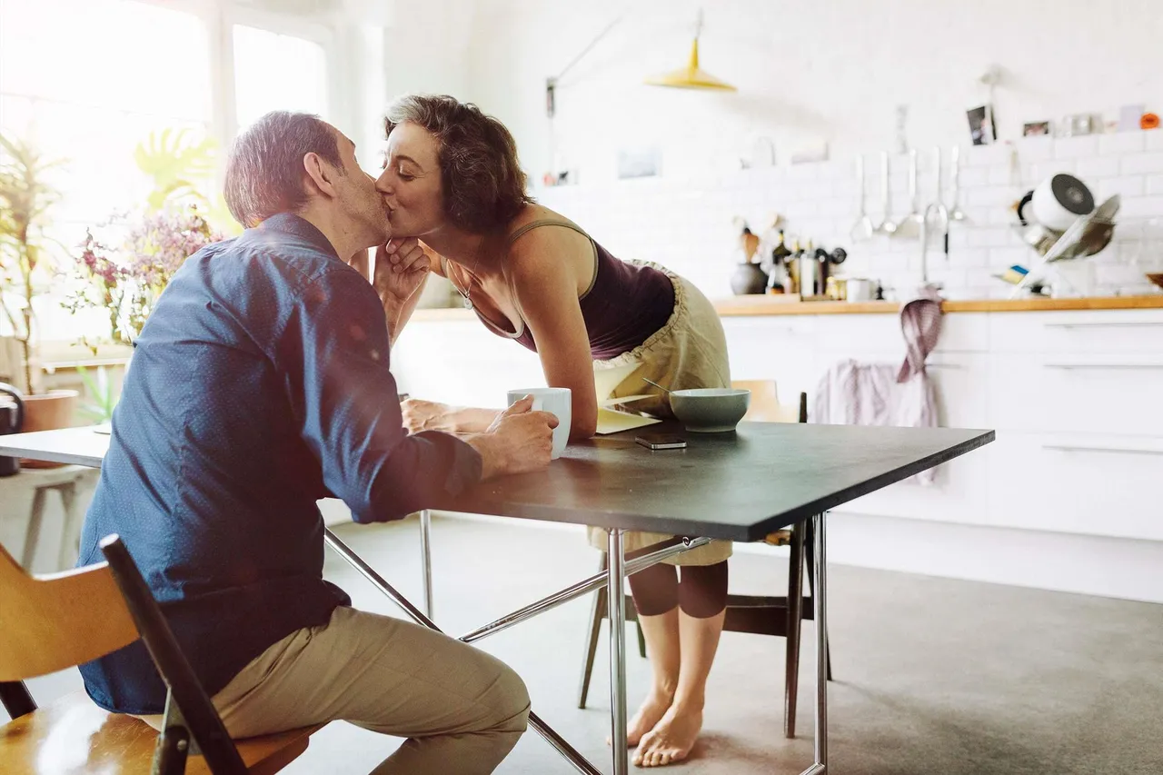 ইন্টিমেসি ও শারীরিক সম্পর্ক  কি এক?