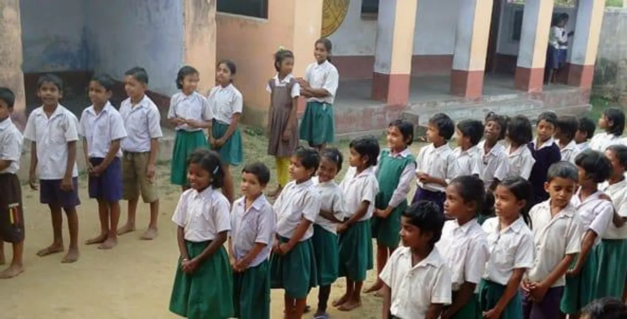 'দুদিন কেটে গেল, কবে খুলবে স্কুল?', প্রশ্ন শহরের ৩ স্কুলের অভিভাবক-পড়ুয়াদের