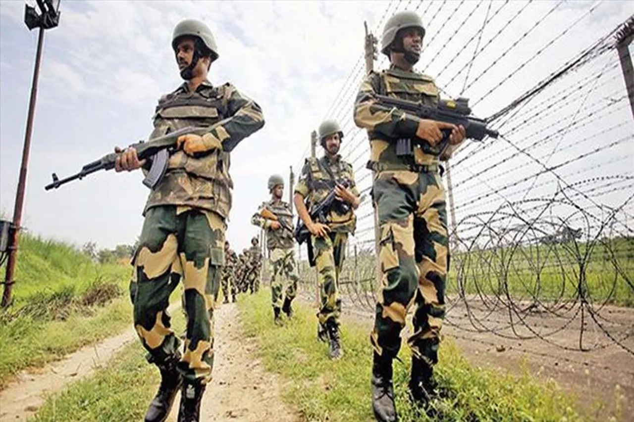 AK 47 সহ ব্যাপক অস্ত্র উদ্ধার করল বিএসএফ