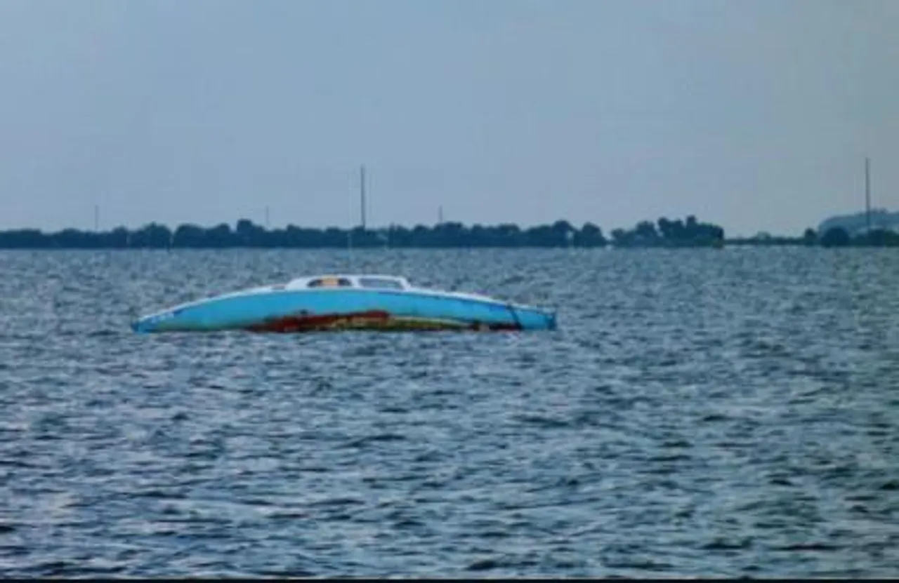 মায়োট যাওয়ার পথে নৌকাডুবি, নিহত ২২