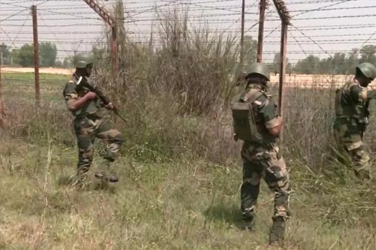 আন্তর্জাতিক সীমান্ত বরাবর চলছে বিএসএফের টহলদারি