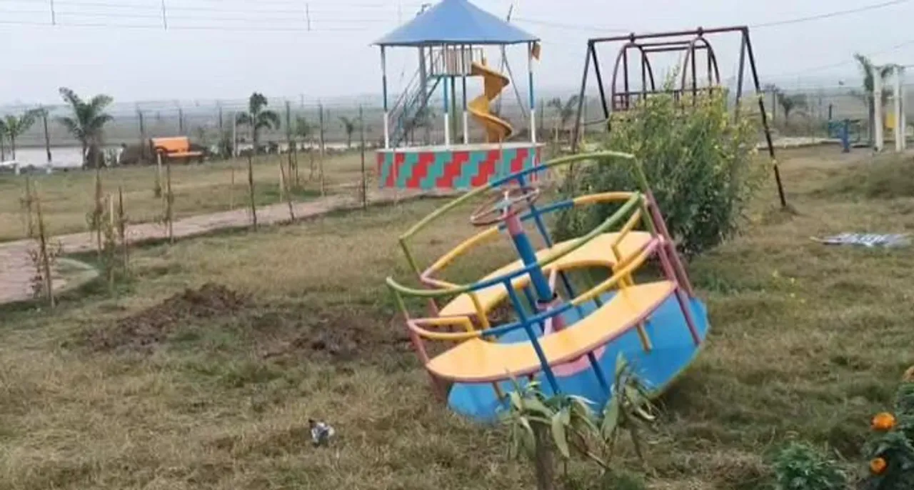 বায়ো ডাইভারসিটি পার্কে দুষ্কৃতী তান্ডব!