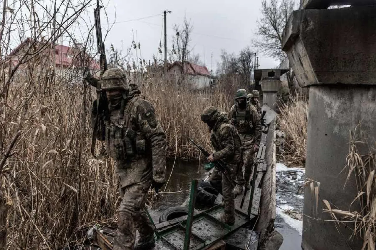 রাশিয়া পূর্ব সারিতে বাখমুতের আশেপাশে আক্রমণ শুরু করেছে