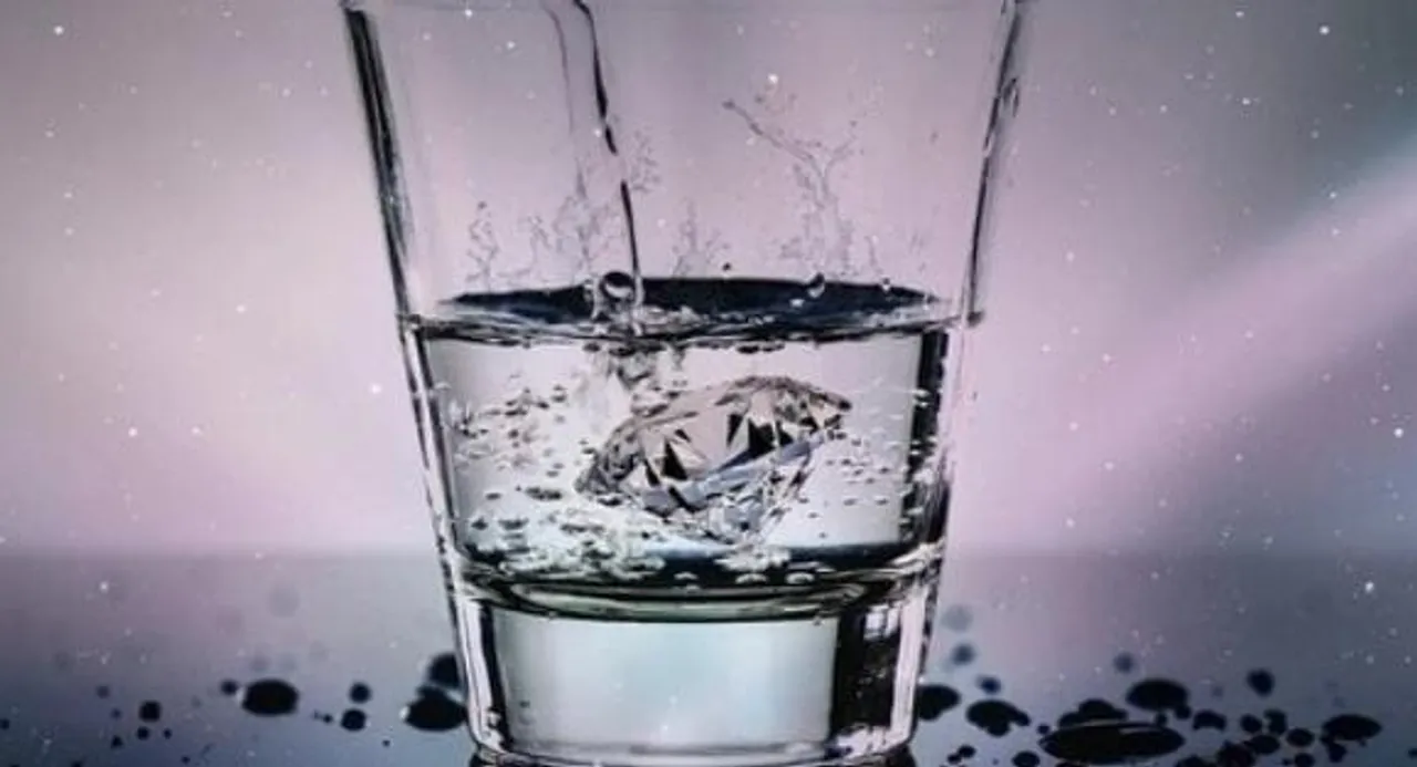 জলের বোতলে অ্যাসিড সরবরাহ,গ্রেফতার রেস্টুরেন্টের ম্যানেজার