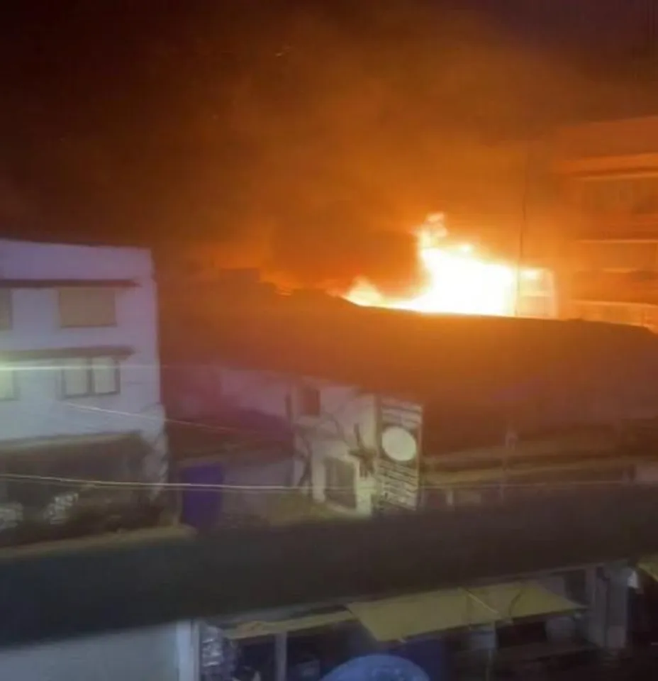 মুম্বইয়ের আব্দুল রেহমান স্ট্রিটের দোকানে আগুন