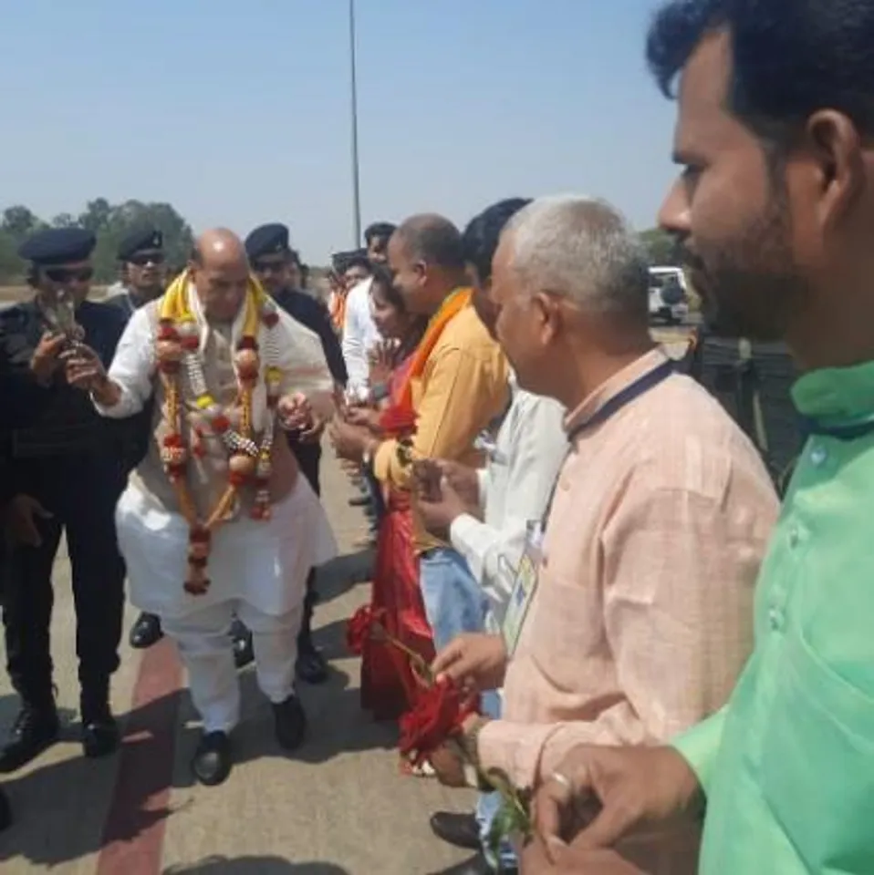 কর্ণাটকের বেলাগাভিতে পৌঁছালেন প্রতিরক্ষামন্ত্রী