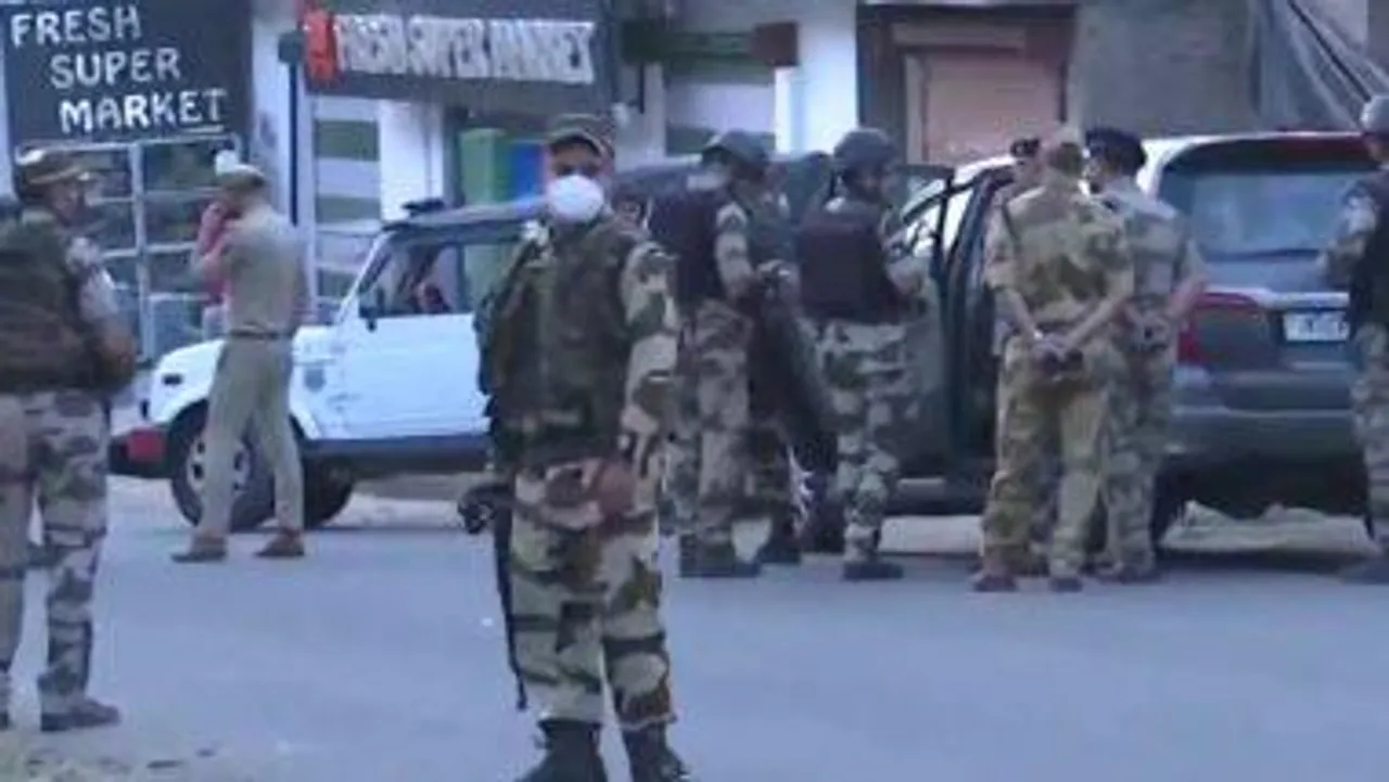 সিআইএসএফ-এর বাসে জঙ্গি হামলা, নিহত ১ এএসআই, আহত ২