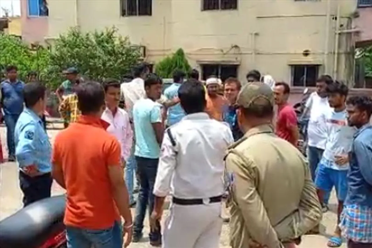 প্রোমোটার চক্রের বিরুদ্ধে গর্জে ওঠায় পুরমাতাকে হেনস্থার অভিযোগ