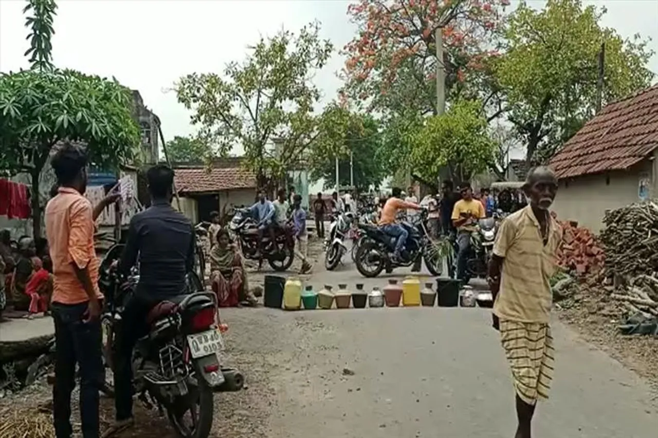 জলের সমস্যা, গ্রামবাসীদের অবোরধ