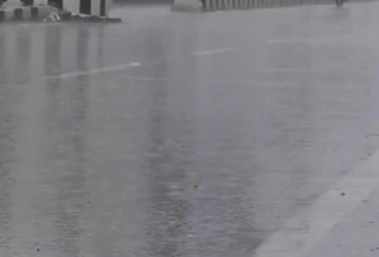 সকাল থেকেই বৃষ্টিতে ভিজছে রাঁচি