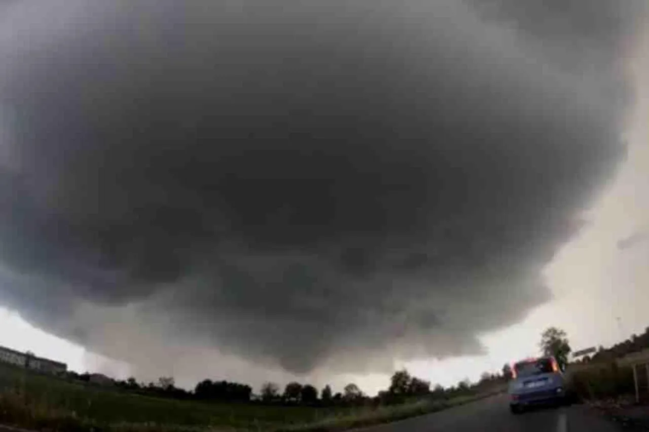 ইতালিতে ভয়াবহ ঝড়, মৃত একাধিক