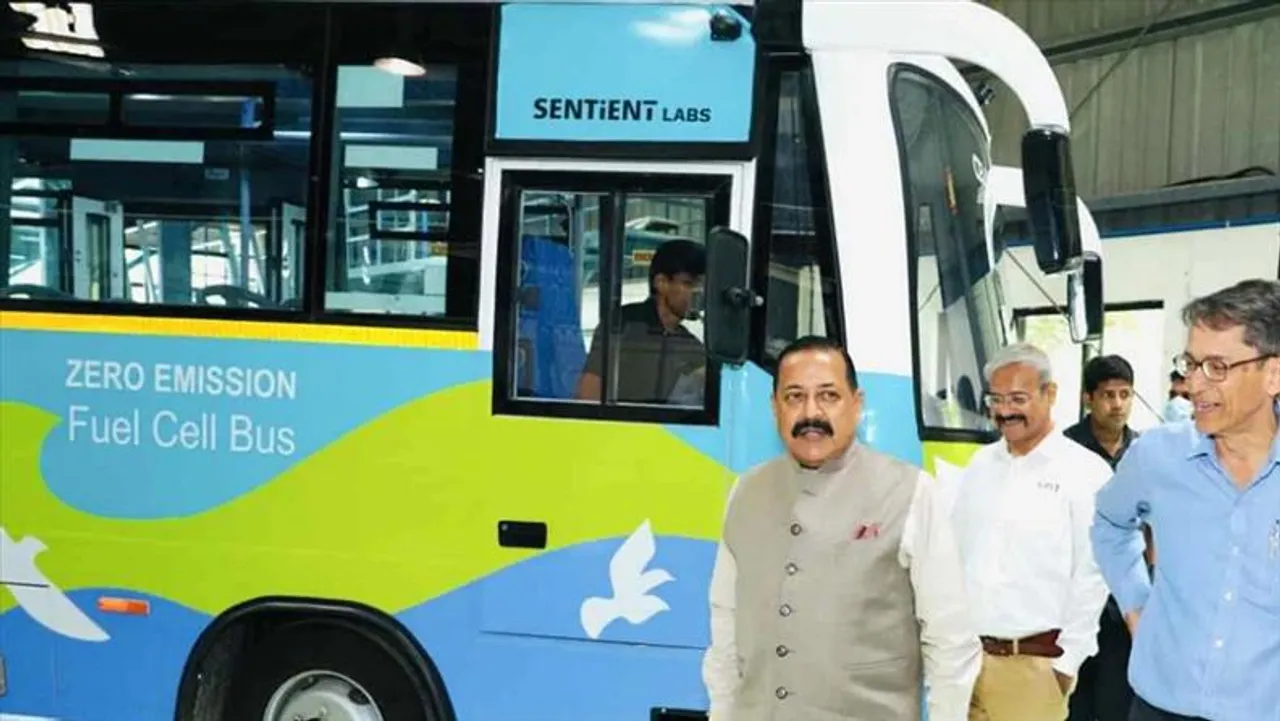পুনেতে চালু হল যুগান্তকারী হাইড্রোজেন সেল চালিত বাস