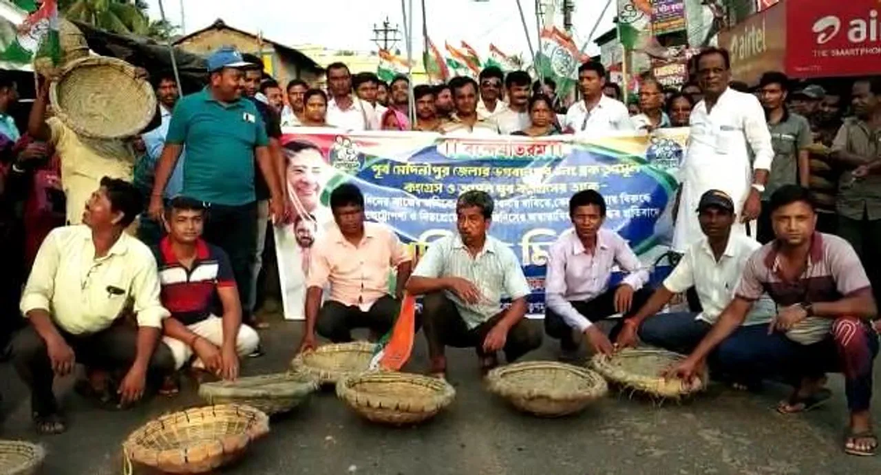 একশো দিনের বকেয়া অর্থ ও কেন্দ্র সরকারের বঞ্চনার বিরুদ্ধে তৃণমূলের প্রতিবাদ মিছিল