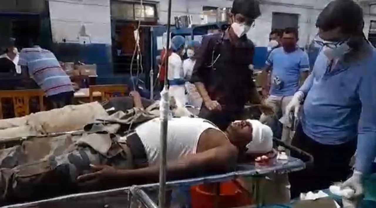 ভয়াবহ পথ দুর্ঘটনায় গুরুতর আহত ৪ পুলিশকর্মী