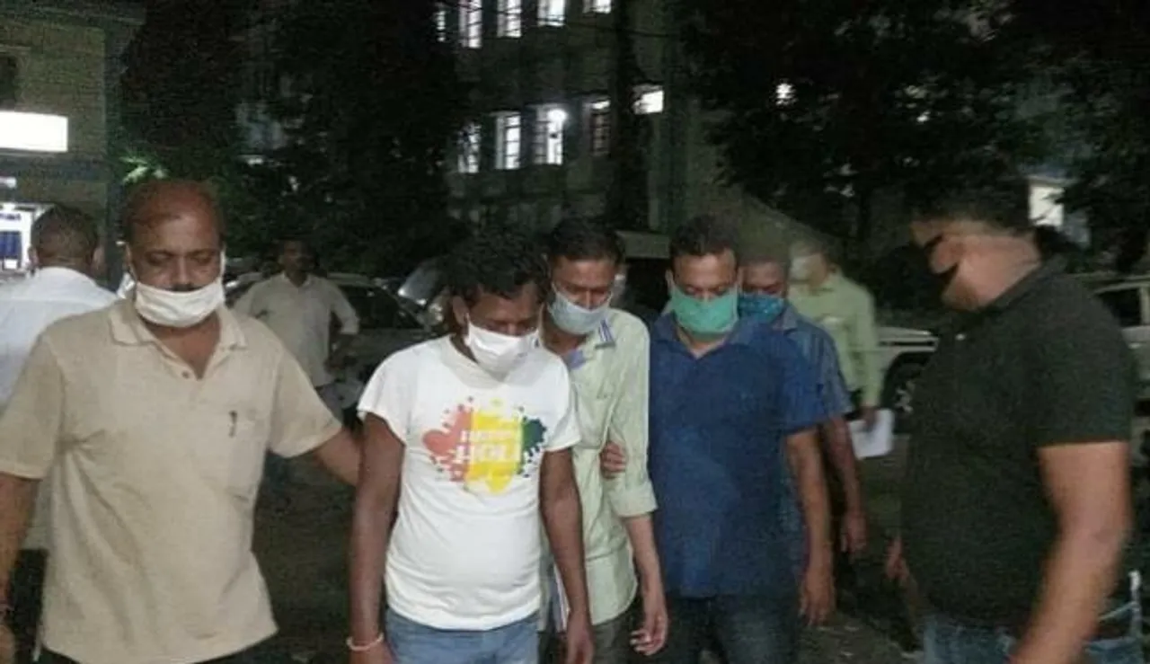 অনলাইনে রমরমিয়ে চলছিল অবৈধ ব্যবসা, গ্রেফতার ৪