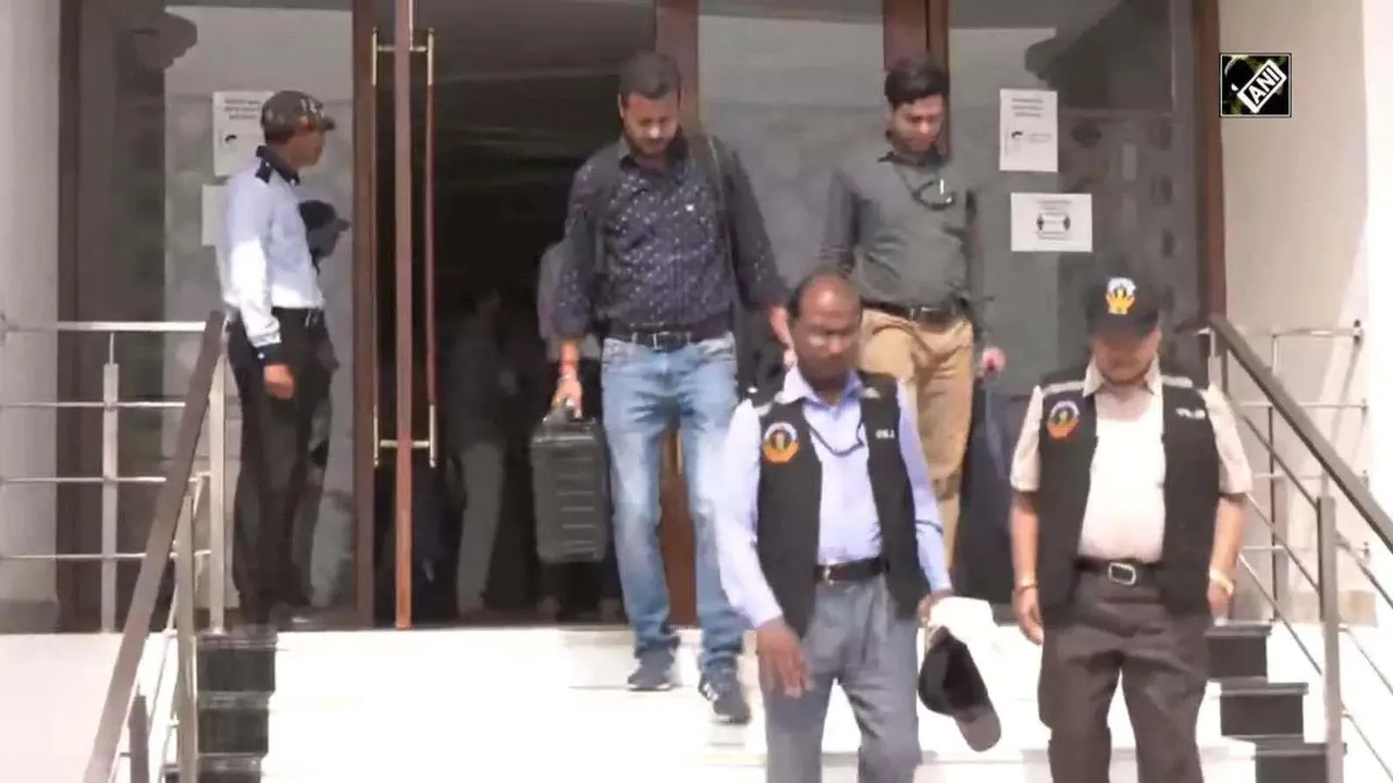 সিবিআইয়ের অস্থায়ী ক্যাম্পে রামপুরহাটে প্রাক্তন এসডিপিও