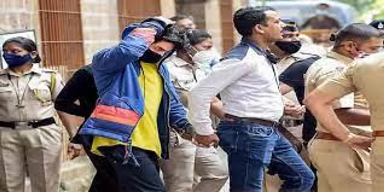 শাহরুখ-পুত্রকে ছাড়তে ২৫ কোটি চেয়েছে NCB আধিকারিকরা