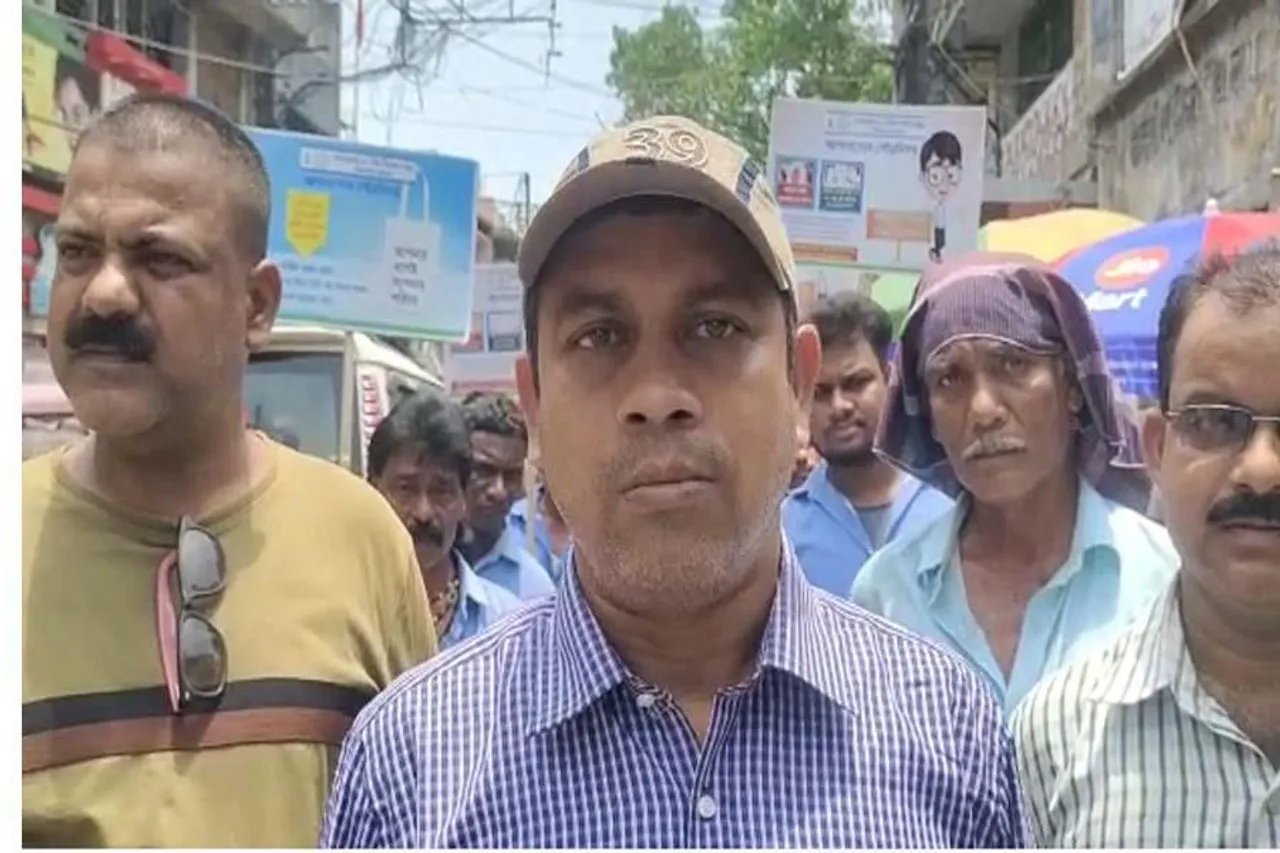 প্লাস্টিক ক্যারিব্যাগ বন্ধ করতে এএমসির সচেতনতা প্রচার নিয়ামতপুরে, শুনুন আধিকারিকের বক্তব্য