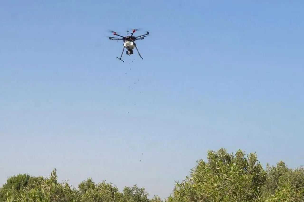 রাতের আকাশে বর্ডারে দেখা গেল উড়ন্ত পাক ড্রোন