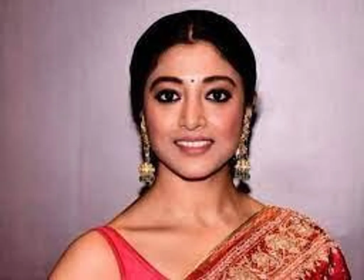 সোশ্যাল মিডিয়ায় ঝড় তুলতেন পাওলি