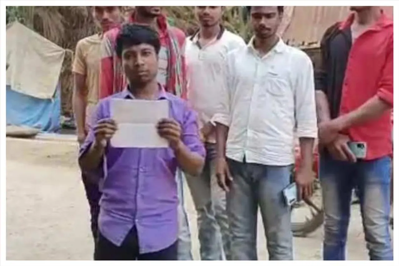 অবাক কাণ্ড, গ্রামবাসীদের অ্যাকাউন্টে ঢোকা টাকা চাইতে আসছেন তৃণমূল নেতা!