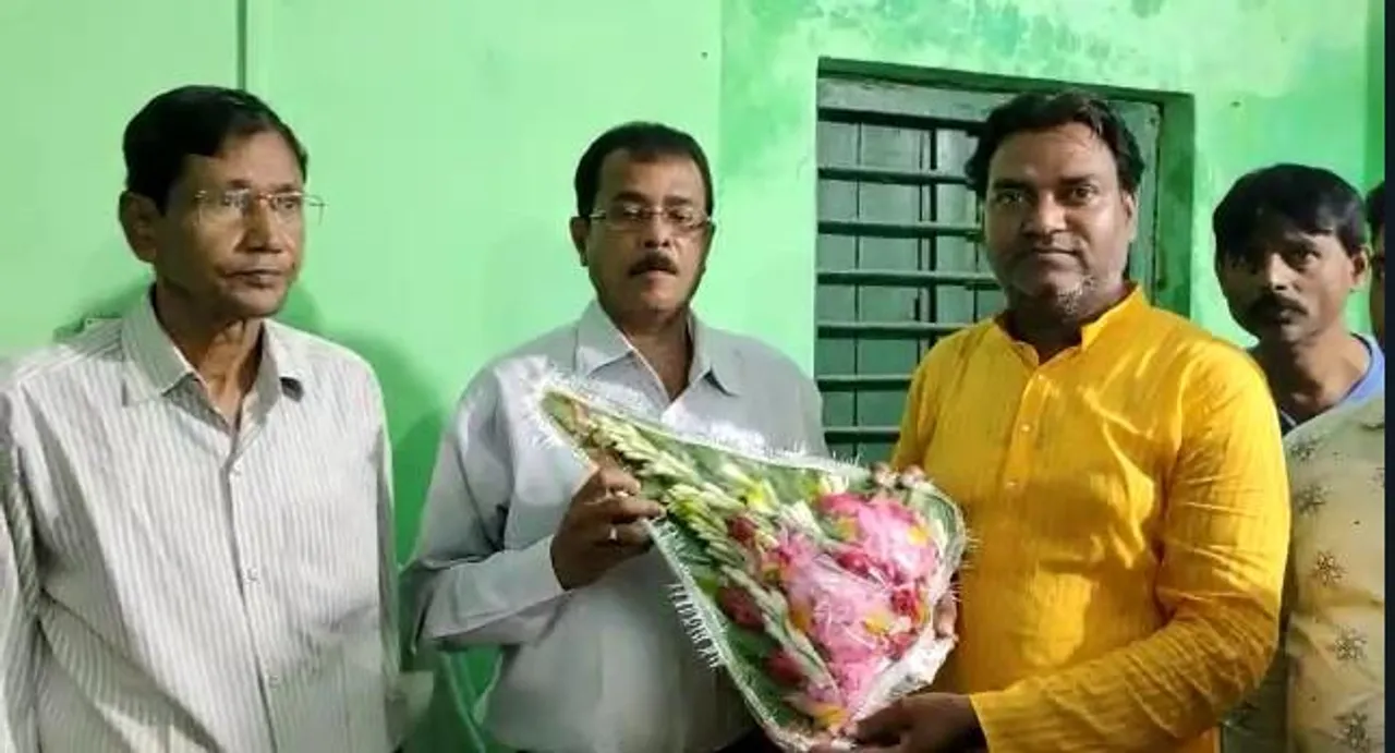 আসানসোল পৌরনিগমের নব নিযুক্ত মেয়র পারিষদ দিব্যেন্দু ভগতকে সম্বর্ধনা দেওয়া হল