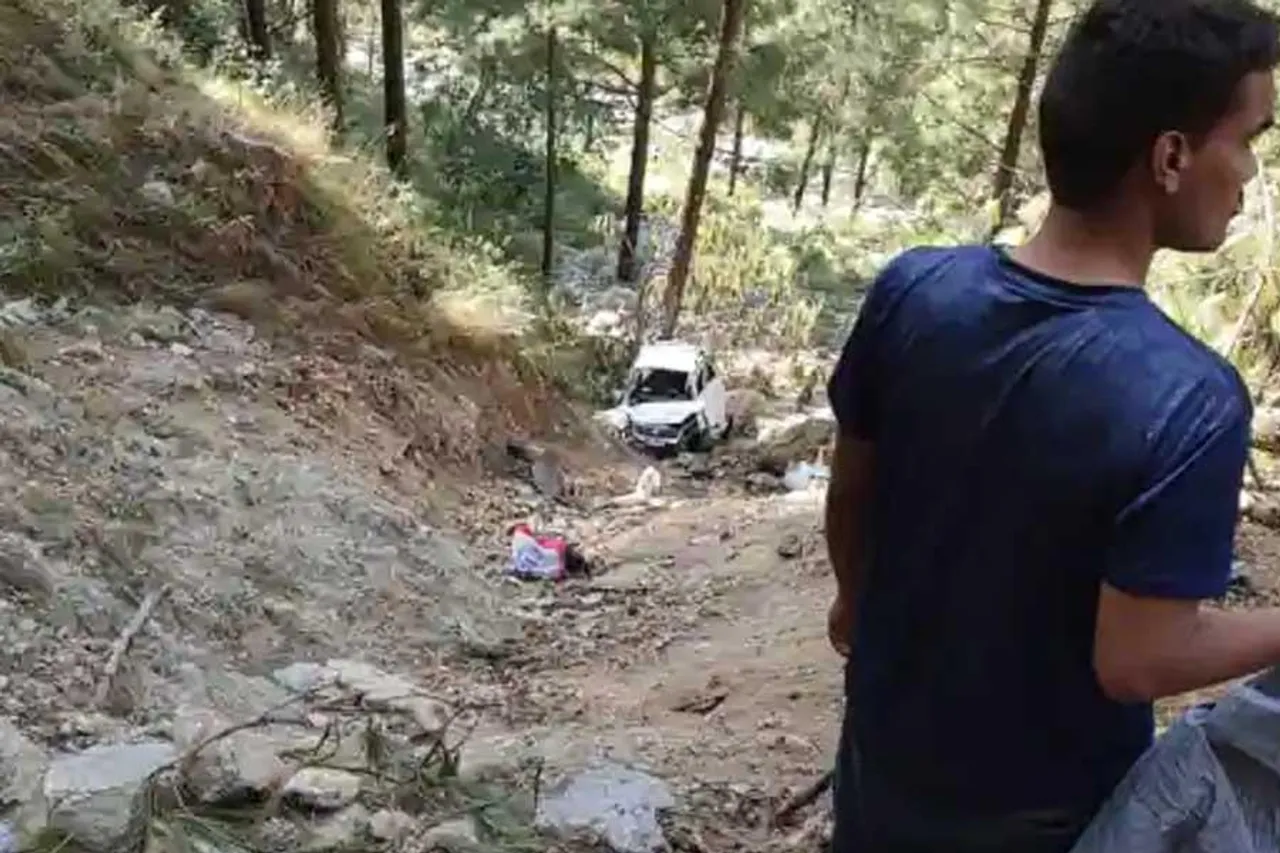 উত্তর কাশীতে খাদে পড়লো গাড়ি, মৃত ৫