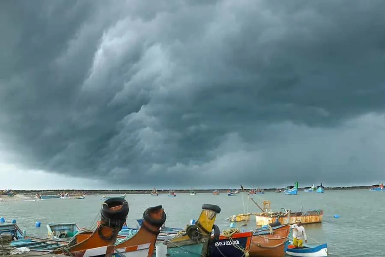 আসছে ঘূর্ণিঝড়, কী জানাচ্ছে আবহাওয়া দফতর?