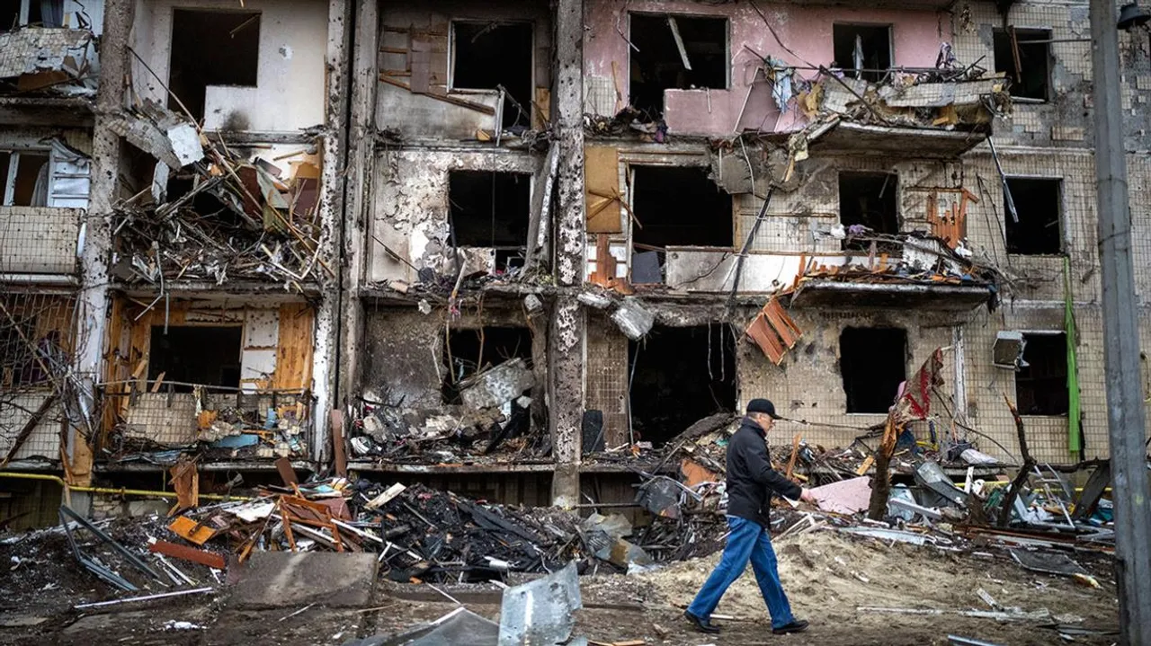 ইউক্রেনের বেসামরিক অবকাঠামোতে রুশ হামলার 'তীব্র নিন্দা' জানিয়েছেন ইইউ কর্মকর্তা