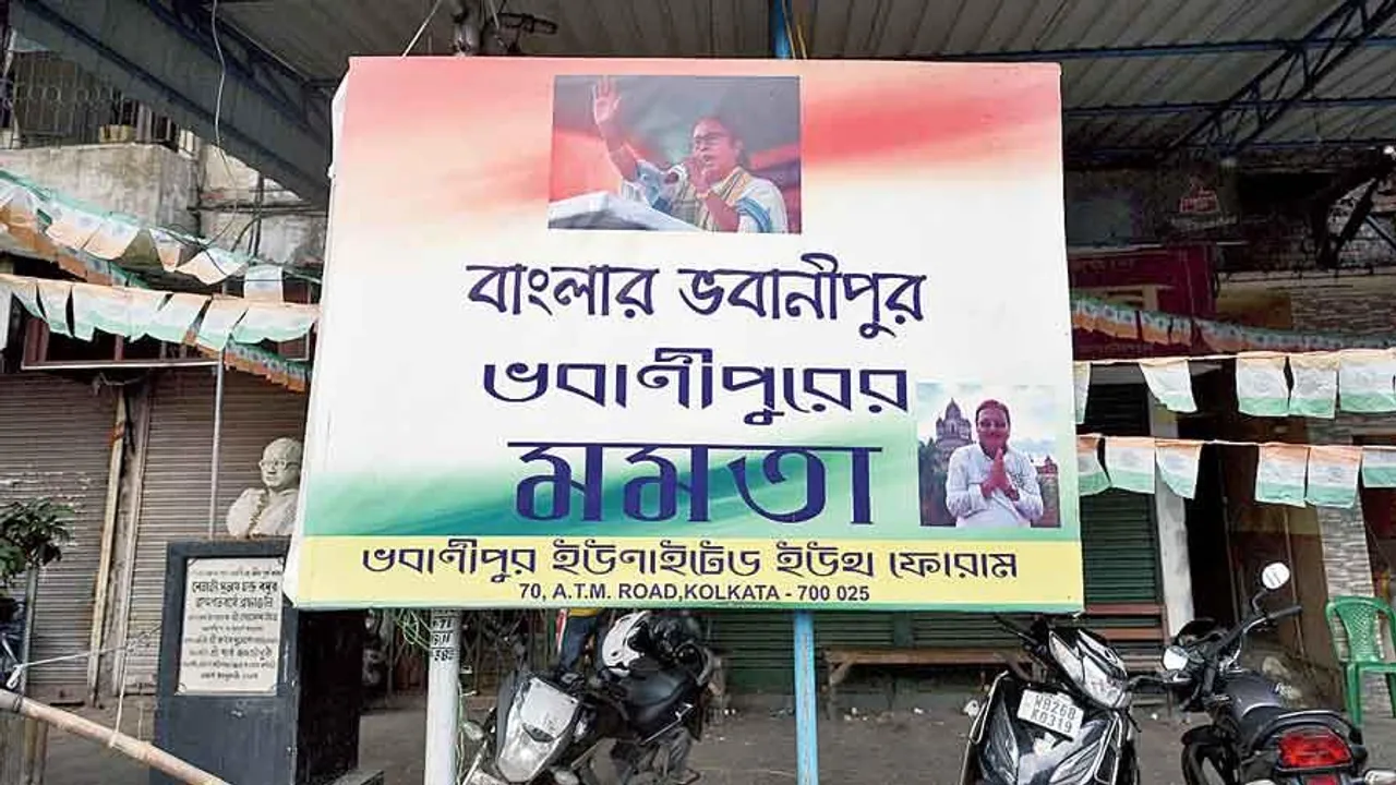 পোস্টার ছেঁড়া নিয়ে জল্পনা তুঙ্গে বিধাননগরে