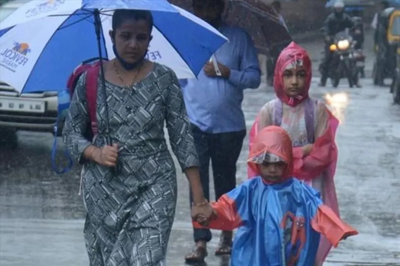 বাংলায় লাগাতার ভারী বৃষ্টির সম্ভাবনা