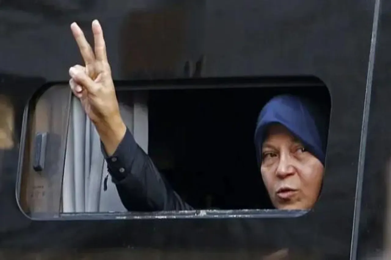 সাবেক প্রেসিডেন্টের মেয়ের বিরুদ্ধে সরকারবিরোধী প্রচারণার অভিযোগ আনল ইরান