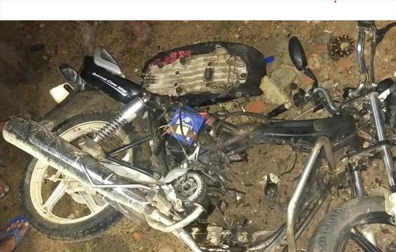 বিস্ফোরণে দুমড়ে গেল বাইক, আহত এক, আতঙ্ক বোলপুরে