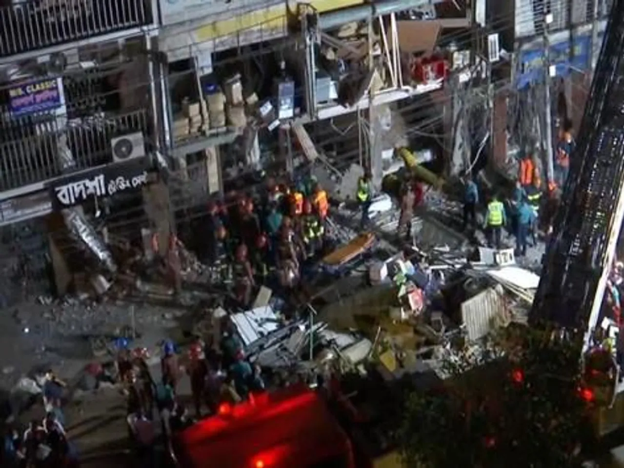 ঢাকায় বহুতল ভবনে বিস্ফোরণে নিহত ১৬, আহত শতাধিক