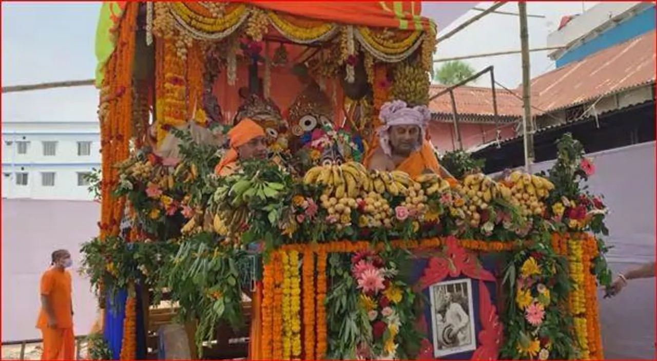 ঢাকার ইস্কনে পূজিত হচ্ছেন জগন্নাথ-বলরাম-সুভদ্রা