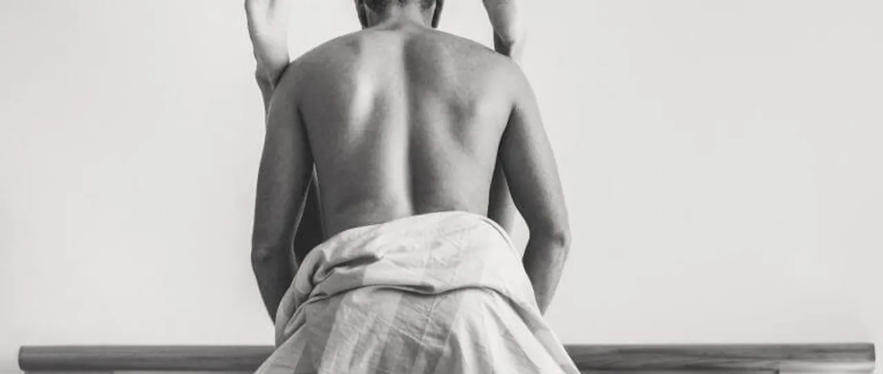 কীভাবে ট্রাই করবেন ‘দ্য হুক’ পজিশন?