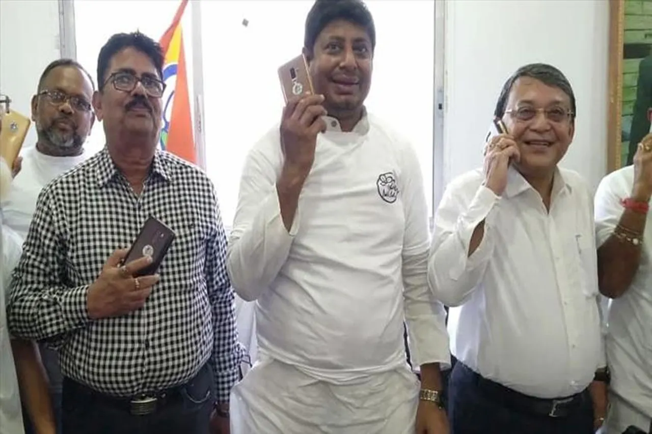 এবার তৃণমূল কাউন্সিলরের হোটেলে আয়কর হানা