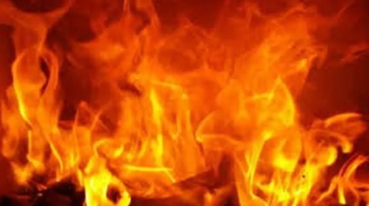 গভীর রাতে হাওড়ার ঘুসুড়িতে ভয়াবহ অগ্নিকাণ্ড