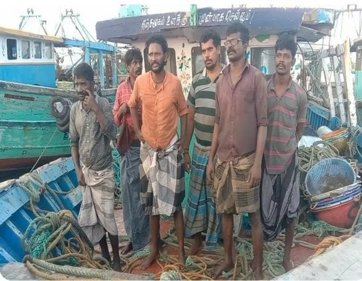 আটকে পড়া ভারতীয় জেলেদের উদ্ধার করলো শ্রীলঙ্কার নৌবাহিনী