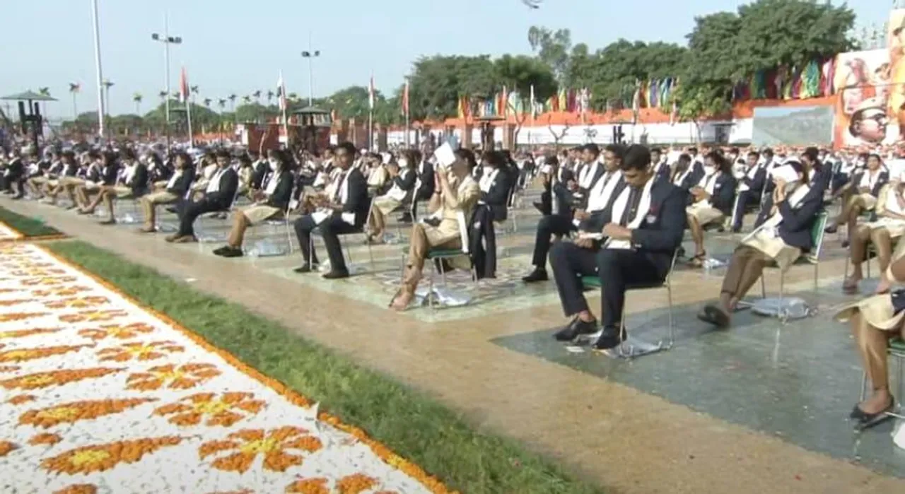 রেড ফোর্টে স্বাধীনতা দিবসের অনুষ্ঠানে উপস্থিত টোকিও অলিম্পিকের চ্যাম্পিয়ন অ্যাথলিটরা