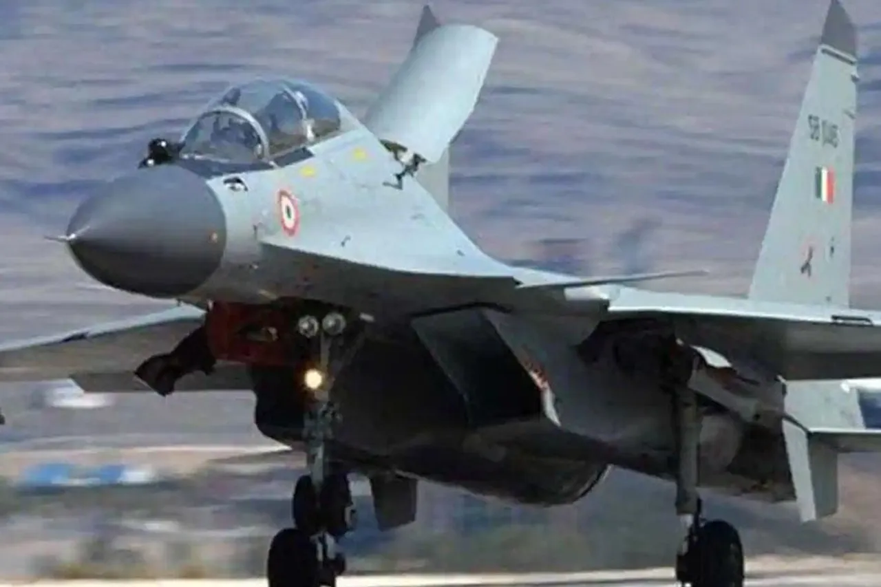 দুর্ঘটনার কবলে সুখোই-৩০