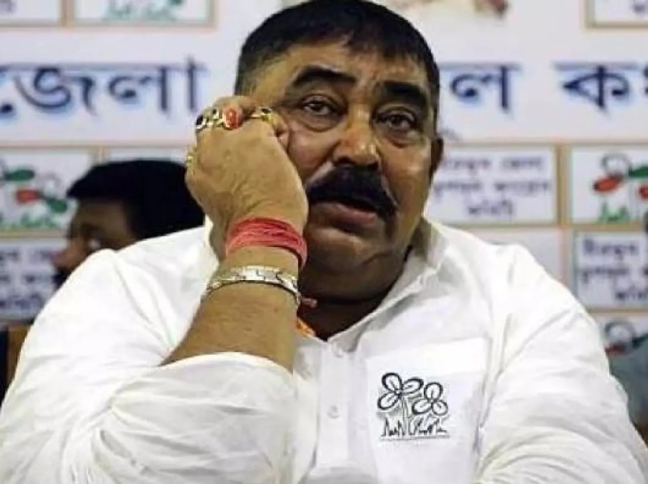 চেহারায় আত্মবিশ্বাস, কমান্ড হাসপাতালে পৌঁছালেন অনুব্রত